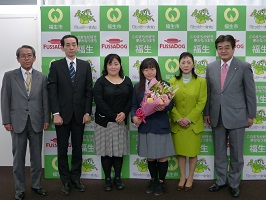 写真:全国中学生人権作文コンテスト入賞報告