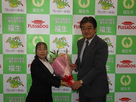 写真:福生あらたま寮管理者社会福祉功労者厚生労働大臣表彰受賞報告