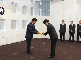 写真:青年海外協力隊参加職員復職辞令交付式