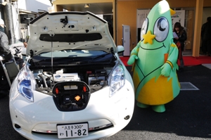 写真:電気自動車とたっけー☆☆