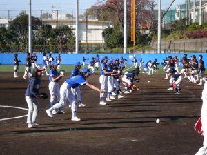 写真:子ども体験塾ソフトボール教室