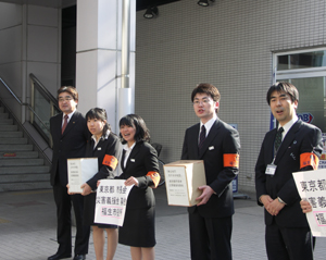 写真:東京都市長会災害義援金駅頭募金活動