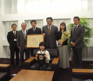 写真:福生第六小学校4年生竹村和真さん市長訪問