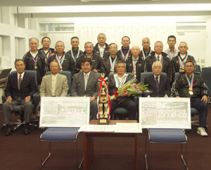 写真:福生市ソフトボール連盟市長訪問
