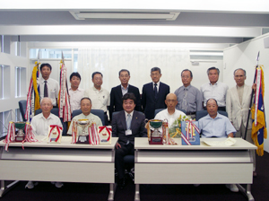 写真:福生市ソフトボール連盟市長訪問