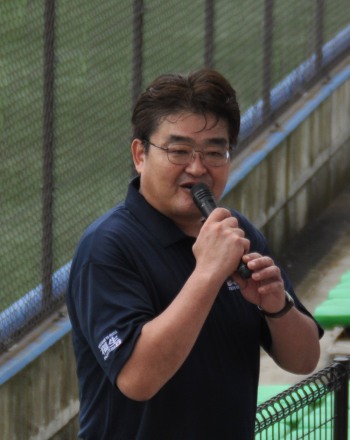 写真：福生野球場植樹祭での市長