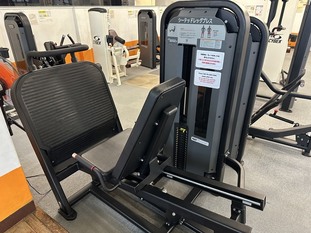 写真:シーテッドレッグプレス
