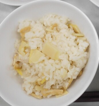 写真:たけのこご飯