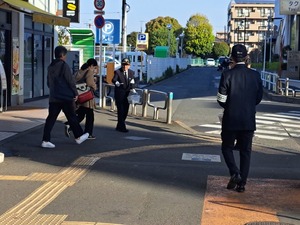 写真:自転車マナーアップキャンペーン(福生駅)