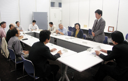 写真:企画(案)を検討する市民会議