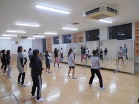 写真:ゼロからのダンスの様子