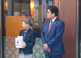 写真:平成28年熊本地震災害義援金駅頭活動