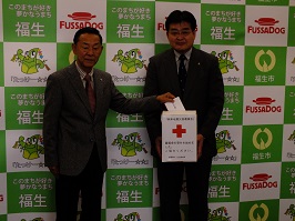 写真：町会長協議会からの平成28年熊本地震災害義援金寄附