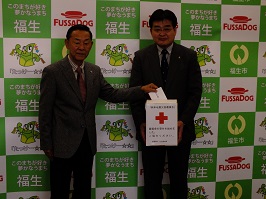 写真:町会長協議会からの平成28年熊本地震災害義援金寄附