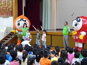 写真:人権の花開会式