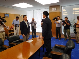 写真:岩国基地周辺行政視察