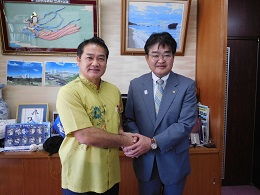 写真:佐喜眞淳宜野湾市長との意見交換