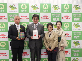 写真:東京福生ライオンズクラブ・東京福生ライオネスクラブ寄附贈呈式