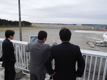 写真:三沢基地周辺行政視察