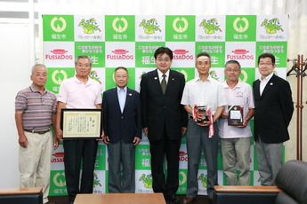 写真:「オール福生ハイシニア」ソフトボールチーム全国大会出場報告