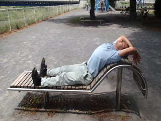 写真:背伸ばしベンチ