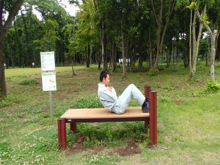 写真:腹筋ベンチ