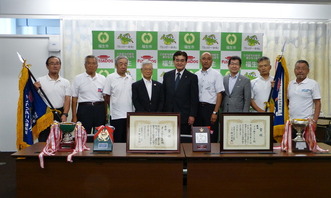 写真:ソフトボール「オール福生実年・シニア」全国大会出場報告