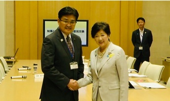 写真:東京都知事との意見交換