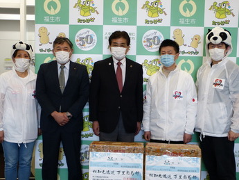写真:マスク寄贈式