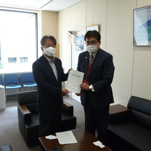 写真:国有提供施設等所在市町村助成交付金等に関する要望行動(総務省)