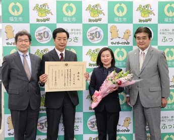 写真:福生第二中学校指導教諭文部科学大臣優秀教職員表彰受賞報告
