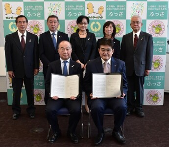 写真:福生市民生委員・児童委員協議会との協定締結式