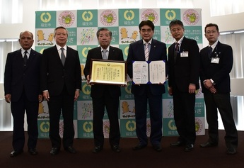 写真:公益社団法人青梅法人会寄附贈呈式
