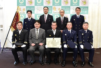 写真:福生市消防団への消防総監賞贈呈式