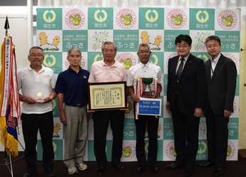 写真:ソフトボール「オール福生実年」全国大会出場報告