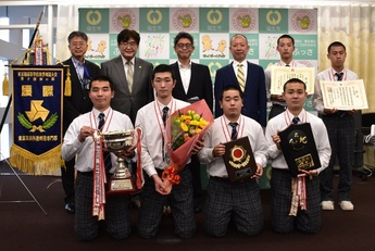 写真：都立多摩工業高等学校剣道部大会優勝報告