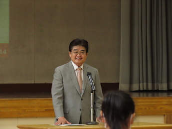 写真:福生第一小学校創立150周年記念特別授業「ようこそ先輩」