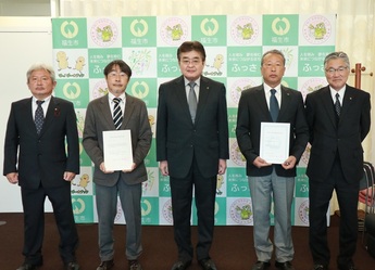 写真:認定農業者認定証交付式