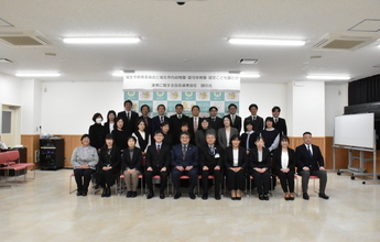 写真:福生市教育委員会と福生市内幼稚園・認可保育園・認定こども園との連携に関する包括連携協定調印式