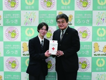 写真:東京都立福生高等学校からの寄附贈呈式