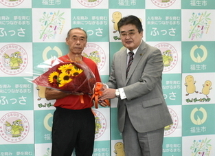 写真:世界マスターズ陸上競技選手権大会金メダル等受賞報告