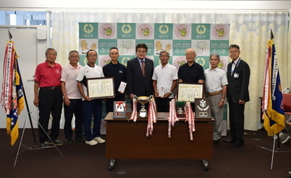 写真:ソフトボール「オール福生実年・シニア」全国大会出場報告