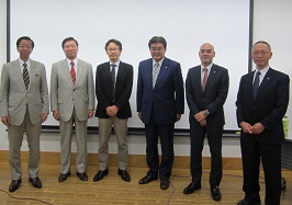 写真:5市市長が語る地域自治体連携シンポジウム