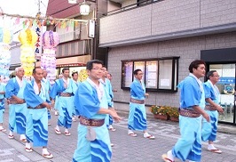 写真:民踊パレード