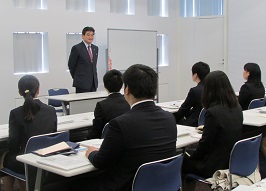 写真:新規採用職員への講話