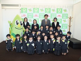 写真：福生多摩幼稚園児来訪