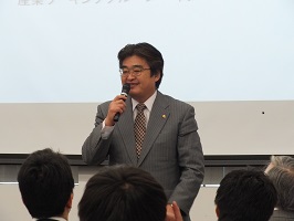 写真:感想を述べる市長