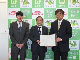 写真:福祉避難所の開設について協定書締結式