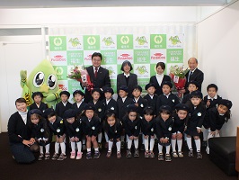 写真:福生多摩幼稚園児来訪