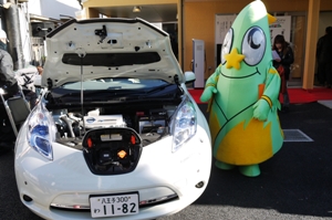 写真：電気自動車とたっけー☆☆